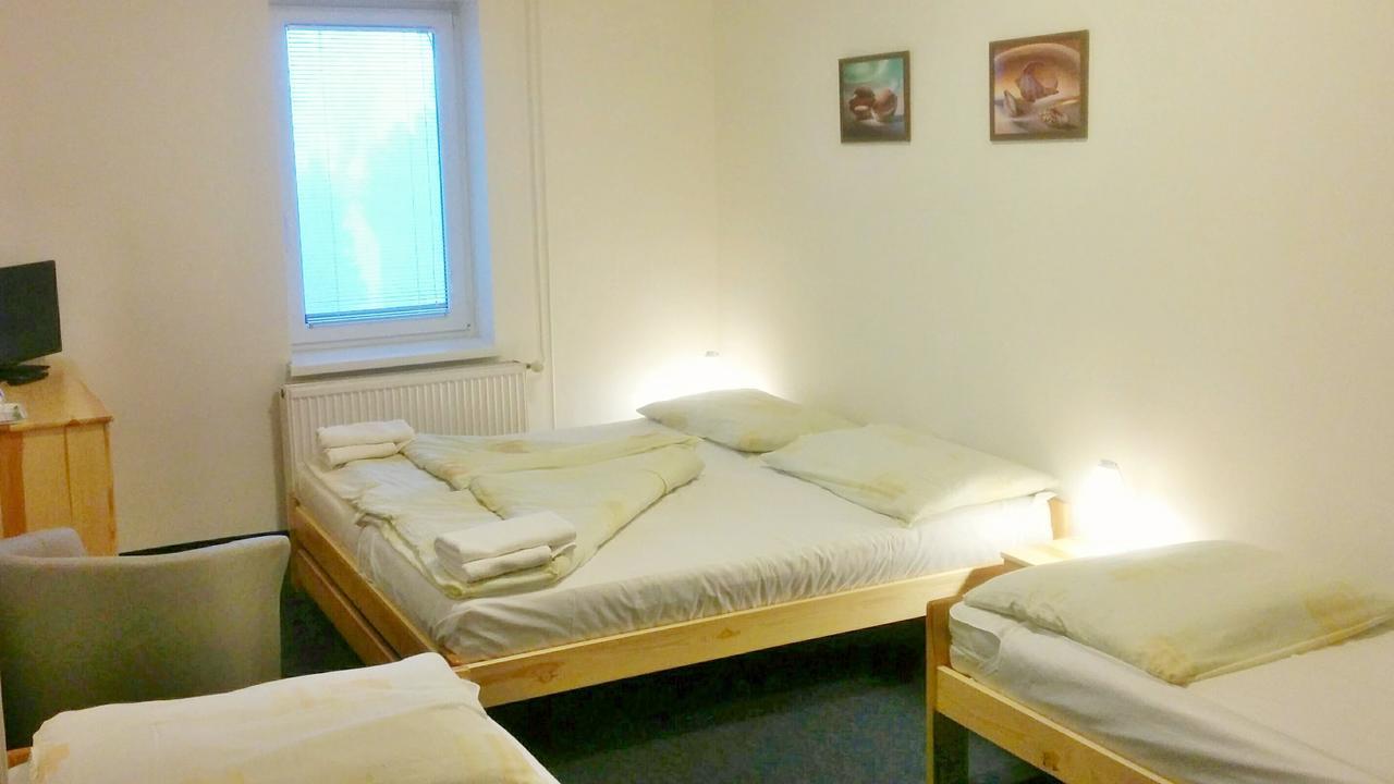 Hostinec U Pejska A Kocicky Mariánské Lázně Екстериор снимка